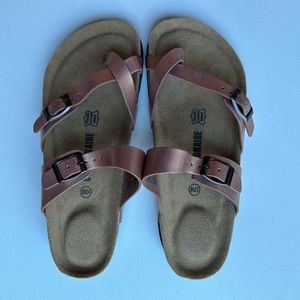 Cushionaire rose gold sandals. NWOT. Wide Width.